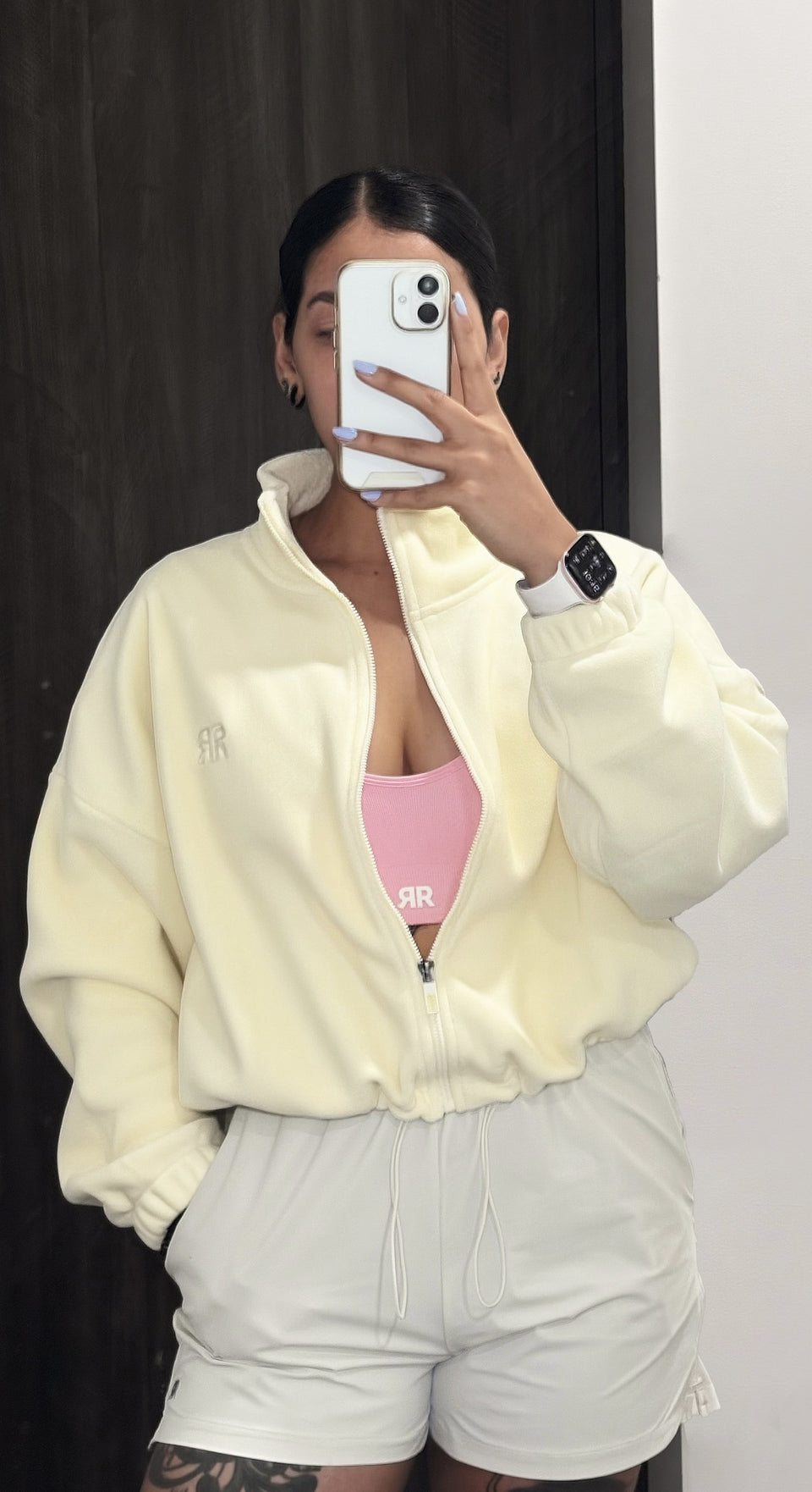 Selfie en el espejo con la Chaqueta Era crema